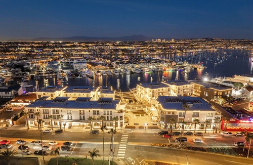 West Newport Villa | The Boardroom Residence at Peninsula Village