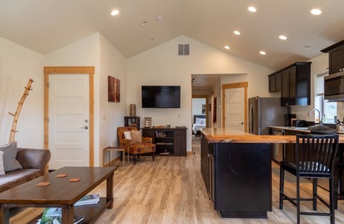 Sisters House | The Branches | Walk Sisters | Sleeps 10 | 4 bth