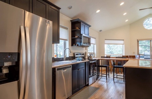 Sisters House | The Branches | Walk Sisters | Sleeps 10 | 4 bth