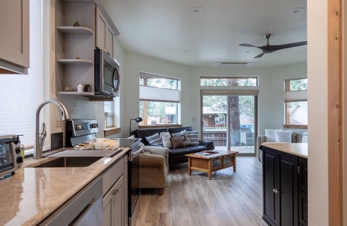 Sisters House | The Branches | Walk Sisters | Sleeps 10 | 4 bth