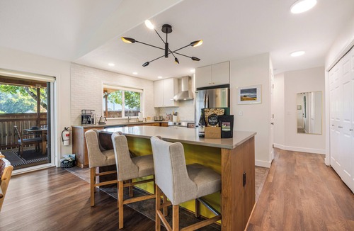 Carlton House | The Carlton Crush Pad ~ Where Your Wine Country Getaway Comes to Life