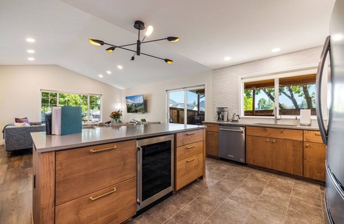 Carlton House | The Carlton Crush Pad ~ Where Your Wine Country Getaway Comes to Life