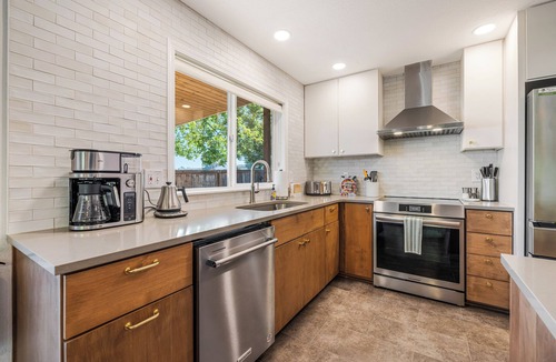 Carlton House | The Carlton Crush Pad ~ Where Your Wine Country Getaway Comes to Life