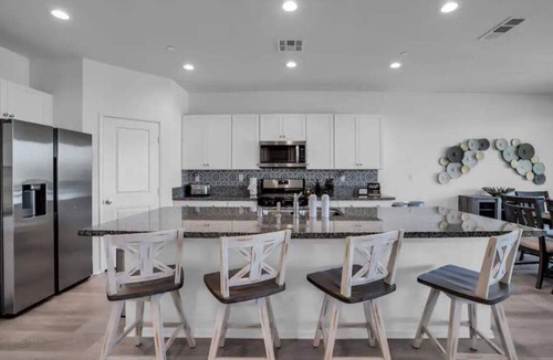 Coachella House | The Chateau- Pool, Spa, BBQ, Fire pit, Sleeps 19