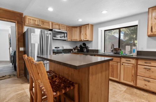 Upper Moonridge House | The Circle Moon - 1 mi to Bear Mtn/Game Room+Spa!