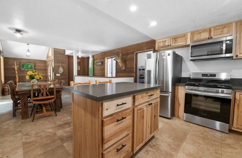 Upper Moonridge House | The Circle Moon - 1 mi to Bear Mtn/Game Room+Spa!