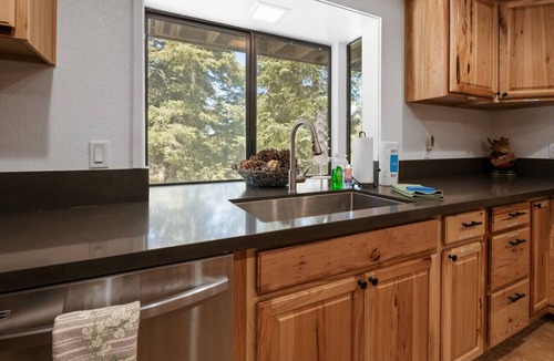 Upper Moonridge House | The Circle Moon - 1 mi to Bear Mtn/Game Room+Spa!