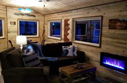 Rosburg Cabin | The Coho Cabin is located at the historic fishing town of Pillar Rock.