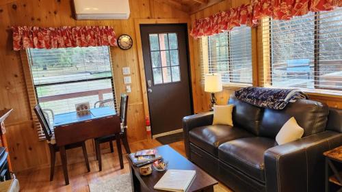 Julian House | The Couple's Cabin in Wynola 2 NIGHT MINIMUM