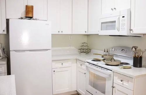 Clairemont Mesa House | The Cozy Abode On Beagle Street- 3BR 2BA -Sleeps 16- Pool