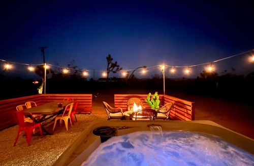 Yucca Valley House | The Desert Peacock, Hot Tub, Central AC & VIEWS