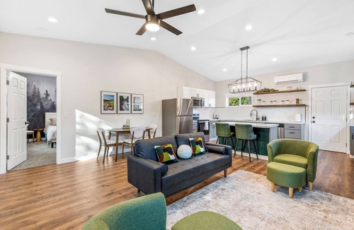 Tri-Cities House | The Evergreen Escape - Spacious 1 bed Unit