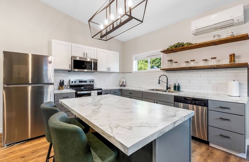 Tri-Cities House | The Evergreen Escape - Spacious 1 bed Unit
