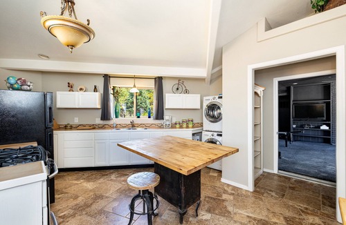 Baderville House | The Flagstaff Retreat | Hot Tub | Game Room | Sauna | Sleeps 26