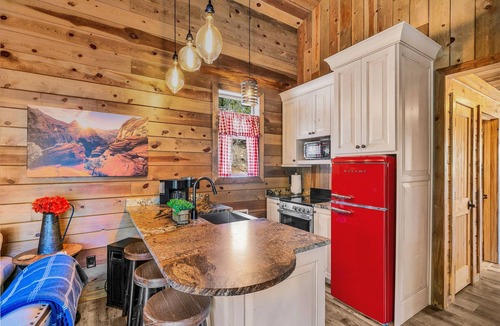Zion National Park East Entrance Cabin | The Front Porch| Mountain Retreat, Starry Nights