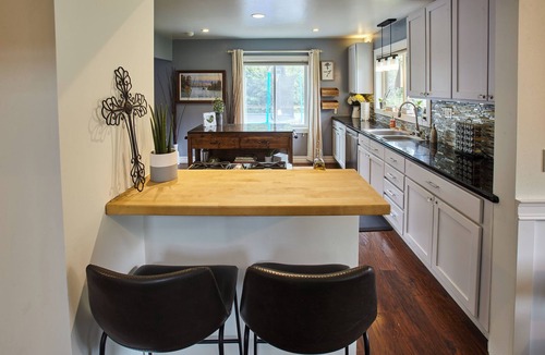 Park Pointe House | The Gateway House - Charming Family Retreat with Spacious Yard