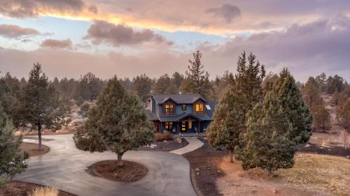 Bend Villa | The Gem Estate by AvantStay