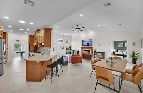 Mission Hills House | The Gold Standard - 4BR Pool & Retreat