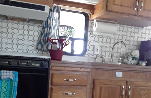 Pahrump House | The Happy Camper with mountain views amble parking for 1 simi tractor trailer