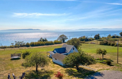 Point Roberts House | The Homestead on the Point