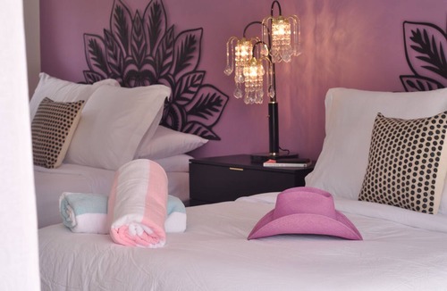Warm Sands Hotel | The Kate Suite · Two Queens · Palm Springs Pool