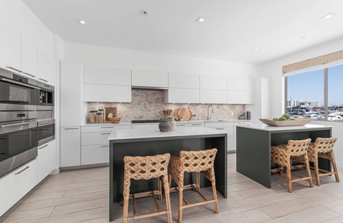 West Newport Apartment | The Kelly Residence @ Peninsula Village