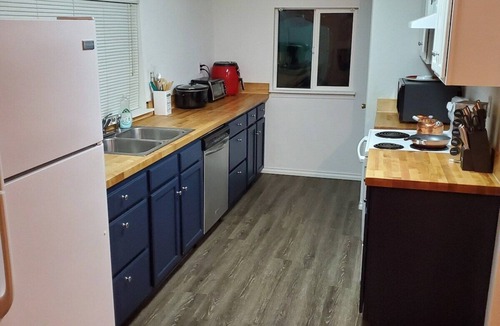 Lakeside Apartment | The Lakeside Overlook - Close to Everything!