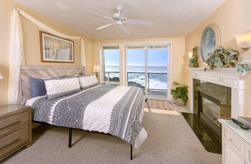 Depoe Bay Condo | The Lighthouse, Whale Watching, Fireplace & Pool