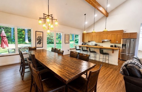 Freeland House | The Lodge at 23-Acre Whidbey Estate