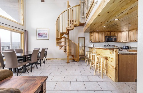 Meadow View Heights Apartment | The Lodge at Duck Creek