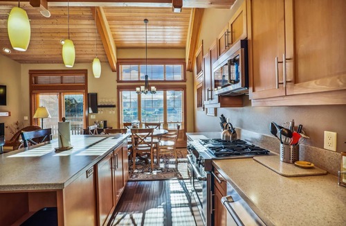 Tolovana Park House | The Lodges A-2 - 1 Block to the Beach!