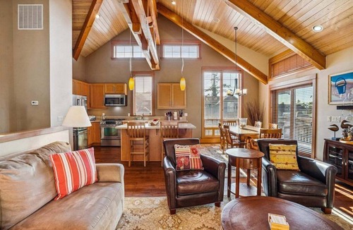 Tolovana Park House | The Lodges C-2 - 1 Block to the Beach!