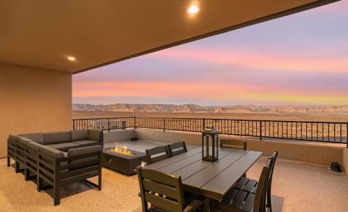 Greenehaven House | The Lookout- Luxe Hot Tub Firepit 50-Mile Views