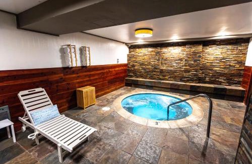 Mammoth Lakes Hotel | The Mammoth Creek Inn