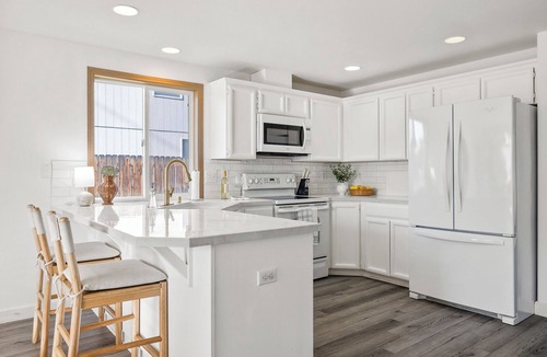 Pasco House | The Marigold - Cozy 3 Bed House in Pasco
