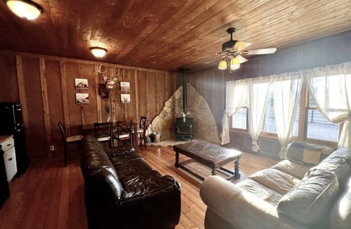 New Harmony House | “The Mercantile” is a farmhouse style home on Morning Line Ranch.