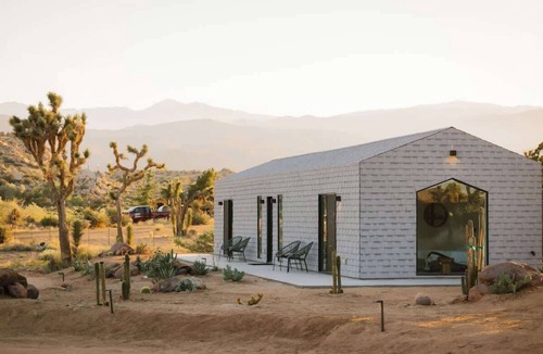 Pioneertown House | The Modern Wolfden Gorgeous Modern Group Retreat