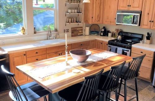 Groveland Cabin | The Moose, Stylish Farmhouse Cabin near Yosemite, Sleeps 8