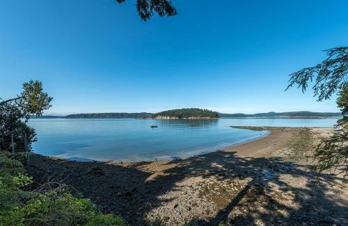 La Conner House | 'The Nest' Gorgeous Waterfront La Conner Getaway!