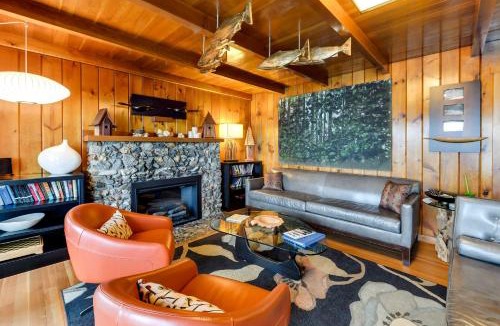 La Conner House | 'The Nest' Gorgeous Waterfront La Conner Getaway!