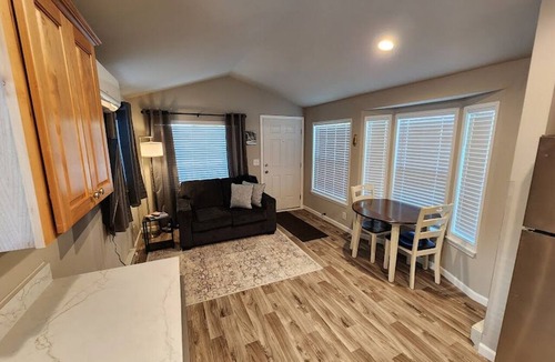Vancouver House | The Nook: 400 ft² House - Full Kitchen & Bath - PNW Basecamp