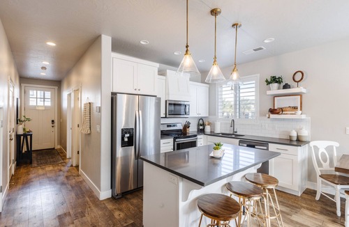 Washington Fields House | The Oasis @ Freedom Village | Sleeps up to 10!