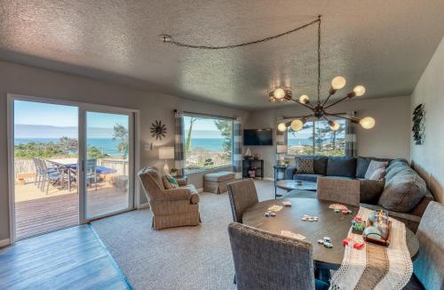 Lincoln City House | The Pacific Lookout Sleeps 6, Hot Tub, Pet Friendly, Ocean View, EV Charger