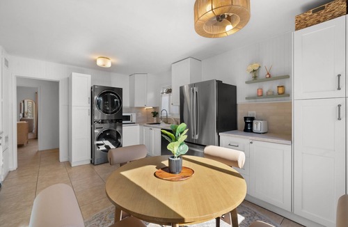 Stockton House | The Palm House by Coastline Vacation Rentals