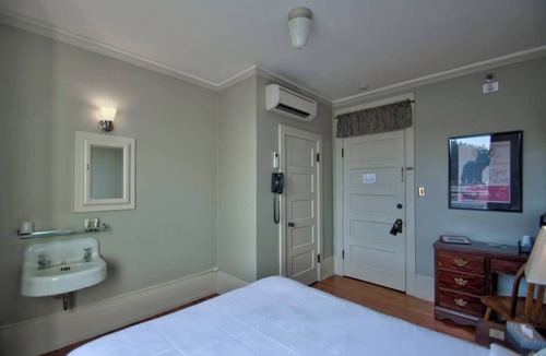 Centralia Bed & Breakfast | The Peak at Centralia Square | Room 307
