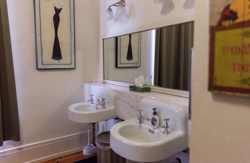 Centralia Bed & Breakfast | The Peak at Centralia Square | Room 208