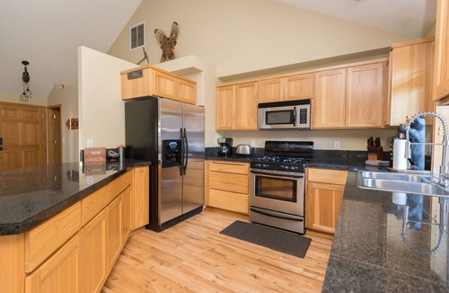 Southwest Bend House | The Quails Nest! SW Bend Custom Family Friendly Home ~ Fire pit ~ Pac Man
