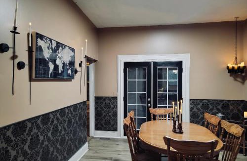 Southeast Salem House | The Raven Room at Stag and Sparrow