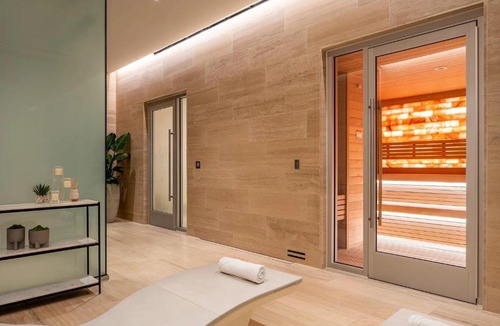 Downtown Apartment | The Sapphire Nest - Spectacular Rooftop Amenities Ocean views 2BR