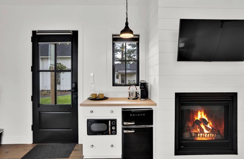 Sisters Hotel | The Scout Boutique Cottages